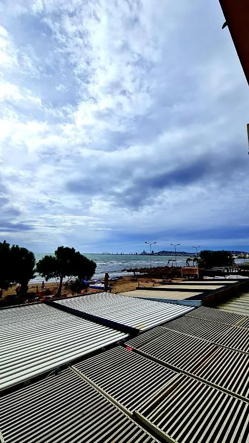 Heming-Way Hotel Durrës 0*,